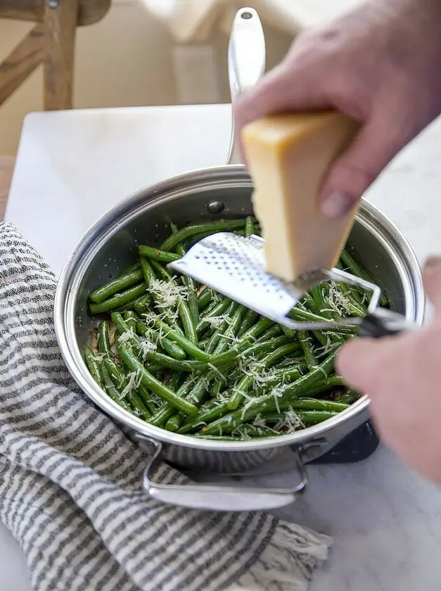 Sautéed Green Beans with Garlic and Parmesan