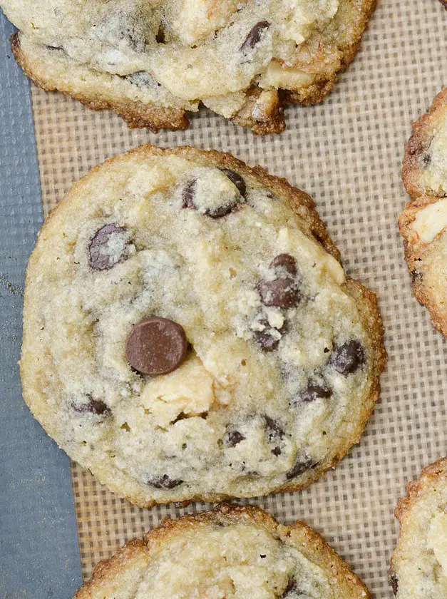 Keto Chocolate Chip Cookies