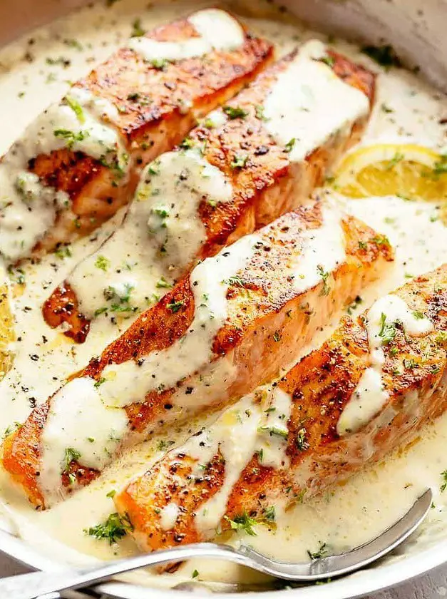 Salmon with Creamy Garlic Sauce