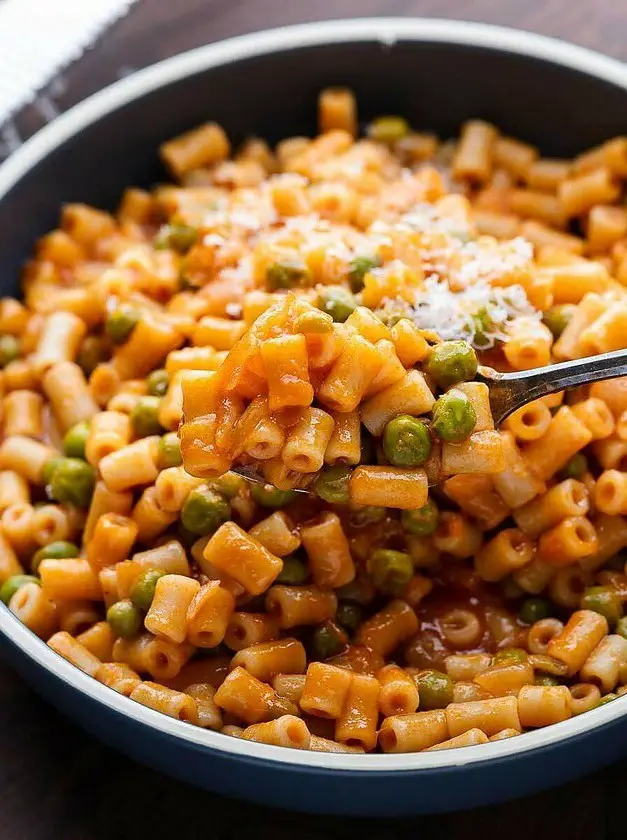 Pasta and Peas in Red Sauce