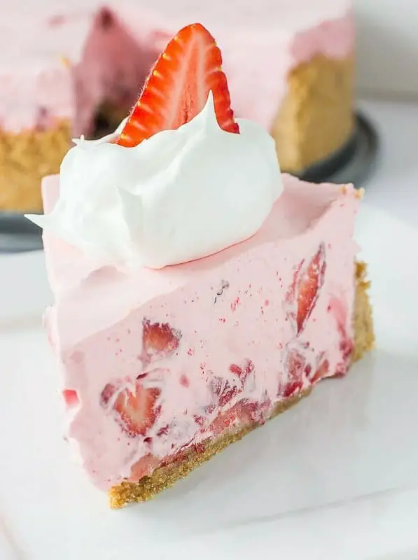 No-Bake Strawberry and Cream Pie