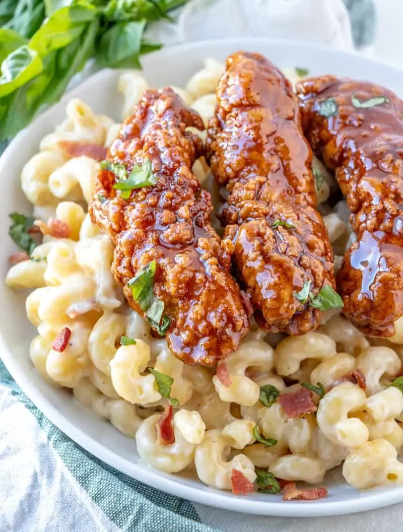 COPYCAT APPLEBEE’S HONEY PEPPER CHICKEN MAC AND CHEESE