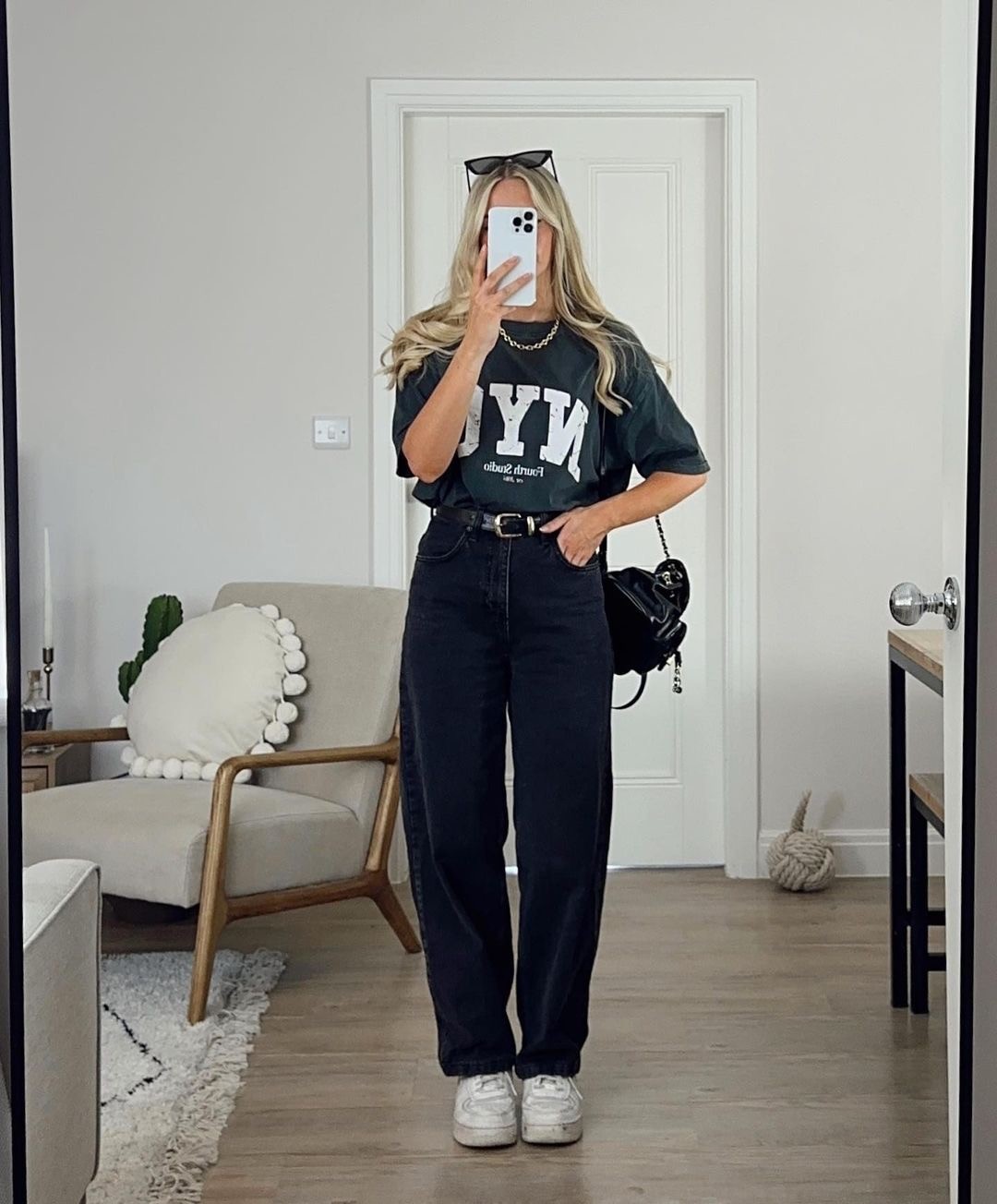 GRAPHIC TEE + LOOSE FITTED JEANS