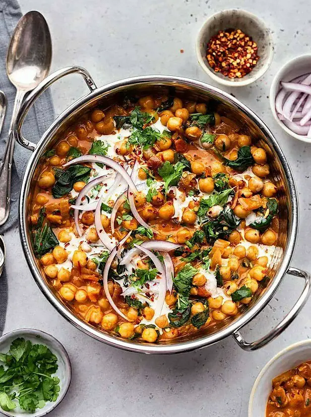 Creamy Chickpea and Spinach Curry