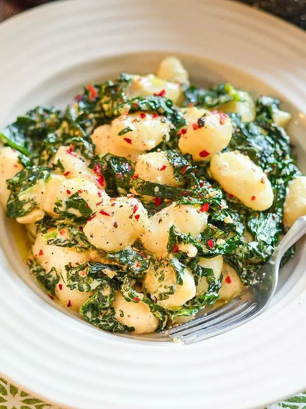 Creamy Vegan Gnocchi with Garlic & Kale