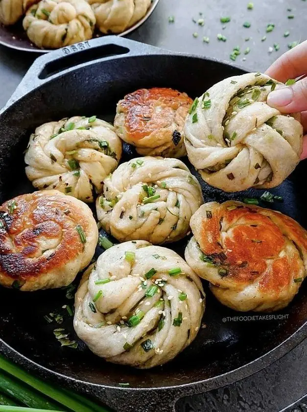 Pan-Fried Scallion and Toasted Sesame Buns