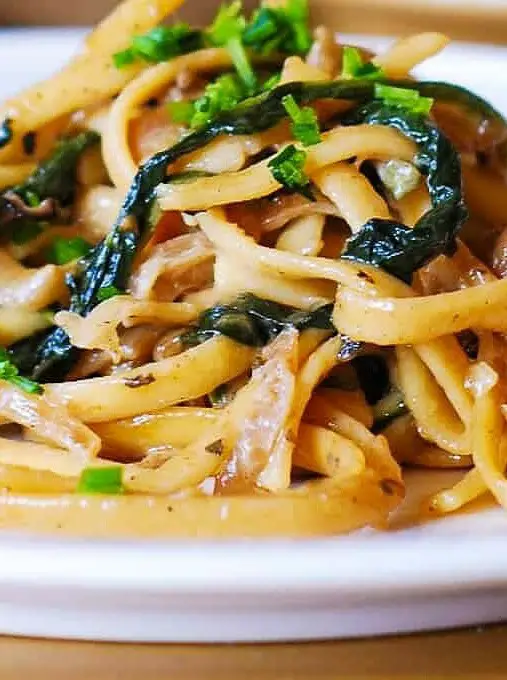 Creamy Mushroom Spinach Pasta with Caramelized Onions