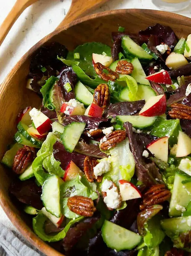 Autumn Salad with Apple & Pecans