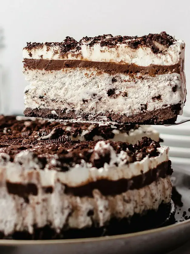 Cookies and Cream Ice Cream Cake