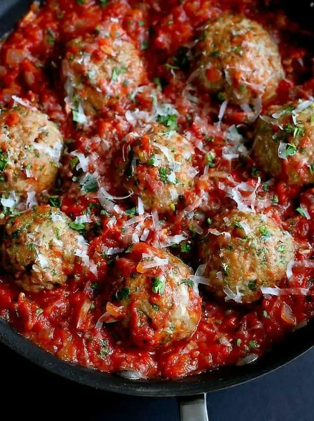 Italian Turkey Meatballs in Tomato Sauce