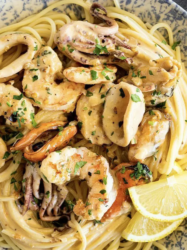 Creamy Garlic Seafood Pasta