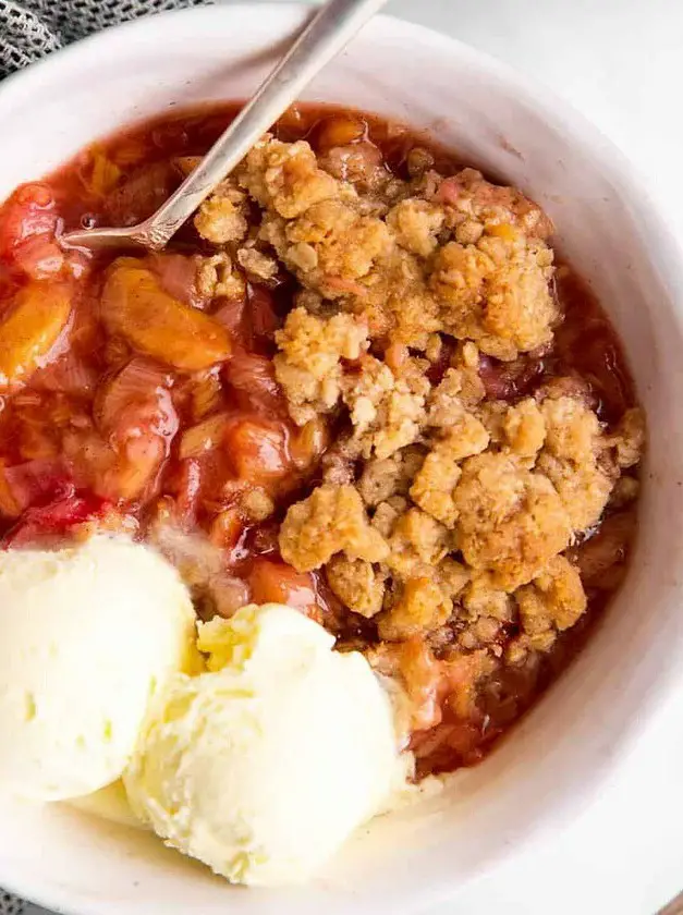 Easy Rhubarb Crisp