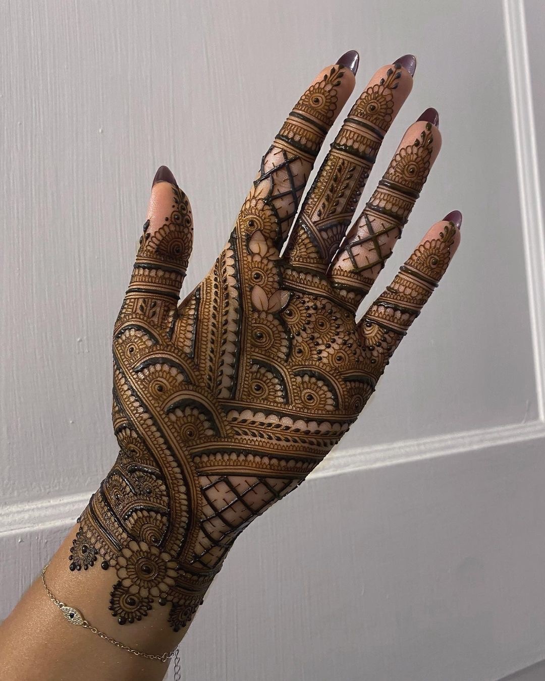 INTRICATE FULL PALM MEHNDI