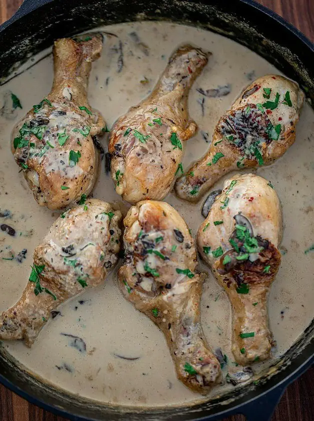 Chicken Drumsticks in Creamy Sauce