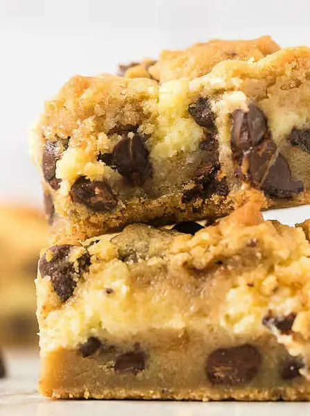 Chocolate Chip Cookie Cheesecake Bars