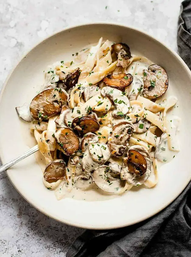 Easy Creamy Mushroom Pasta