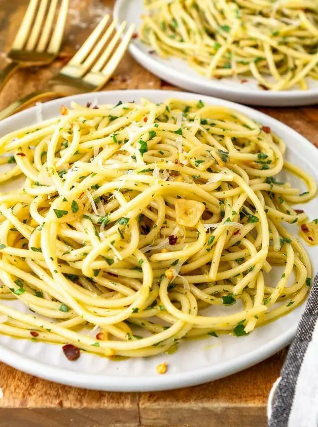 Pasta with Olive Oil and Garlic (Aglio e Olio)