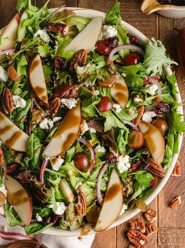 Autumn Salad with Pears and Goat Cheese