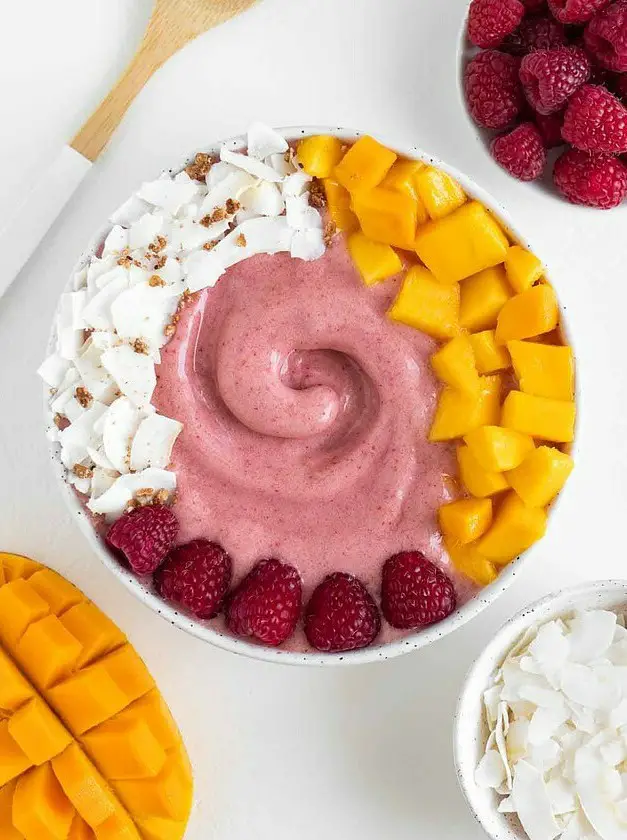 Raspberry Mango Smoothie Bowl