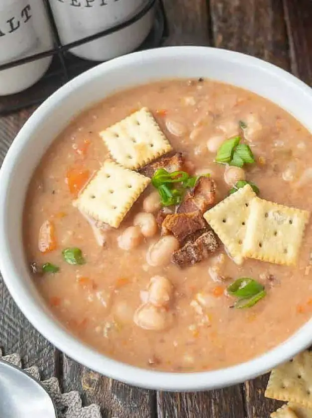 Slow Cooker Bean and Bacon Soup