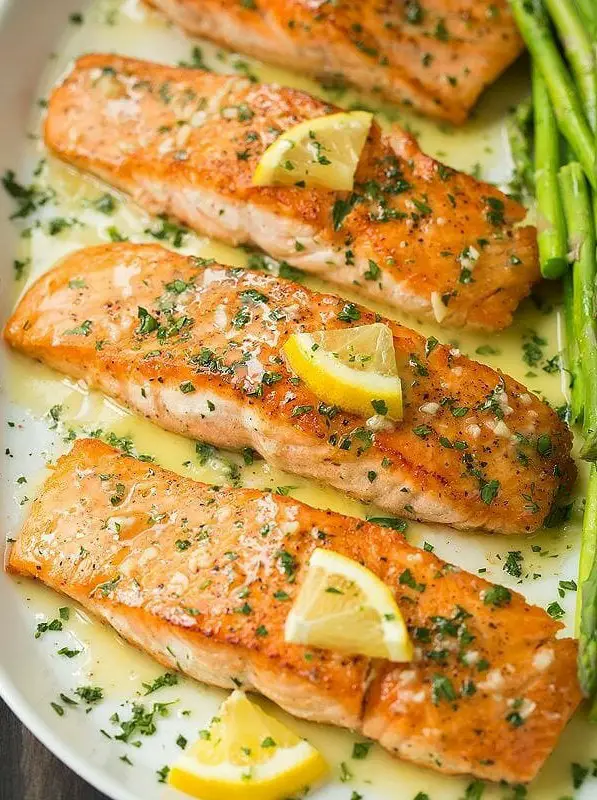 Salmon with Garlic Lemon Butter Sauce