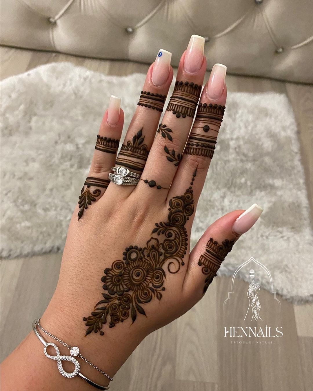 ASYMMETRICAL HENNA DESIGN