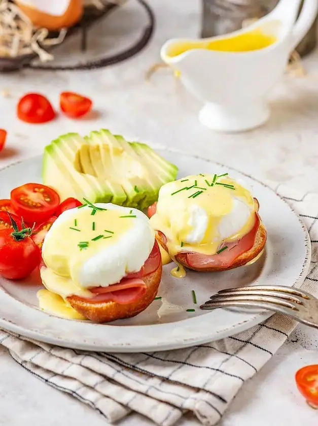 Keto Eggs Benedict