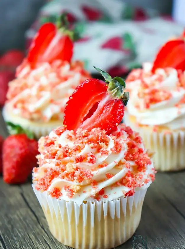 Strawberry Crunch Cupcakes