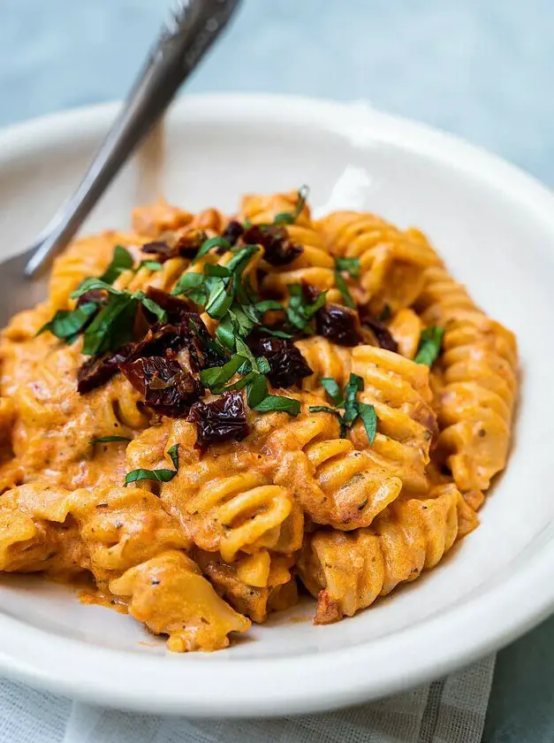 Vegan Creamy Tomato Pasta with Cashew Cream