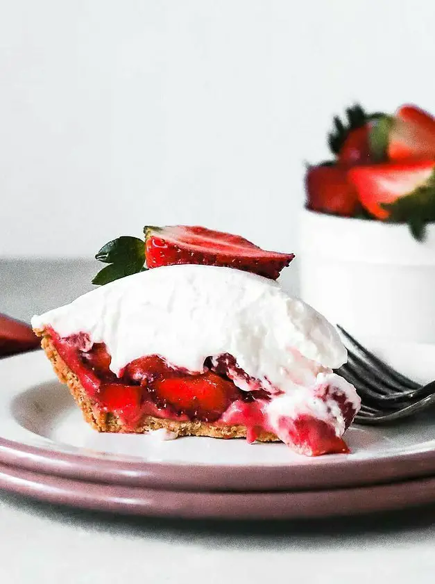 Fresh Strawberry Icebox Pie