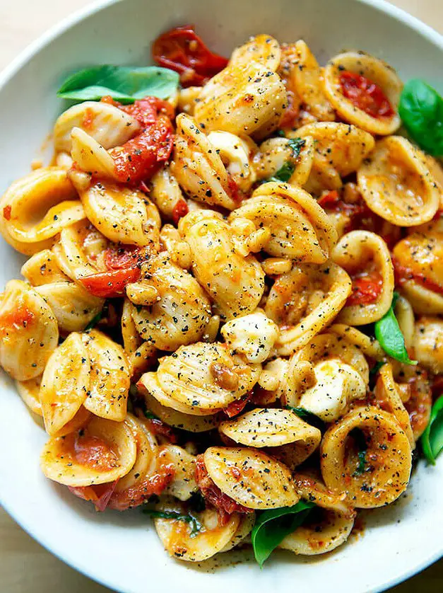 Pasta with Simple Cherry Tomato Sauce