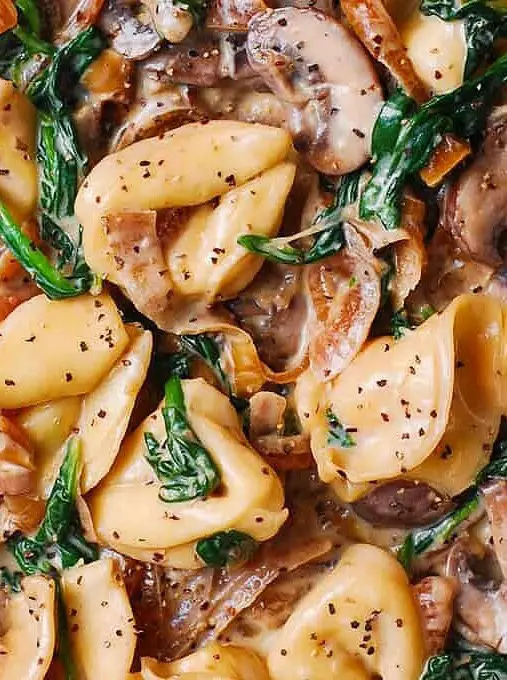 Creamy Spinach and Mushroom Tortellini