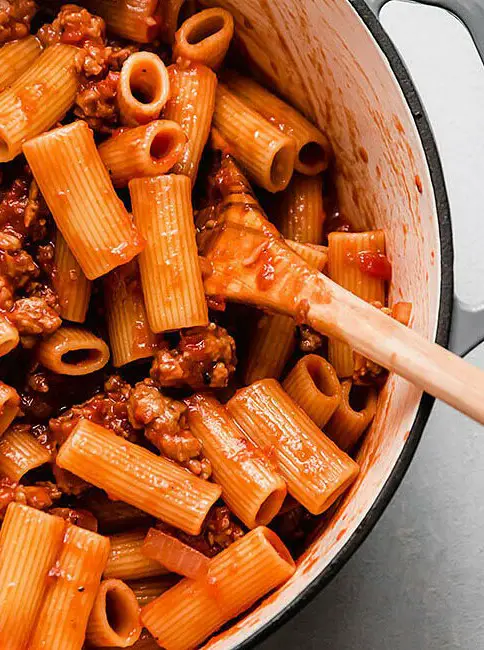 One Pot Spicy Tomato Pasta