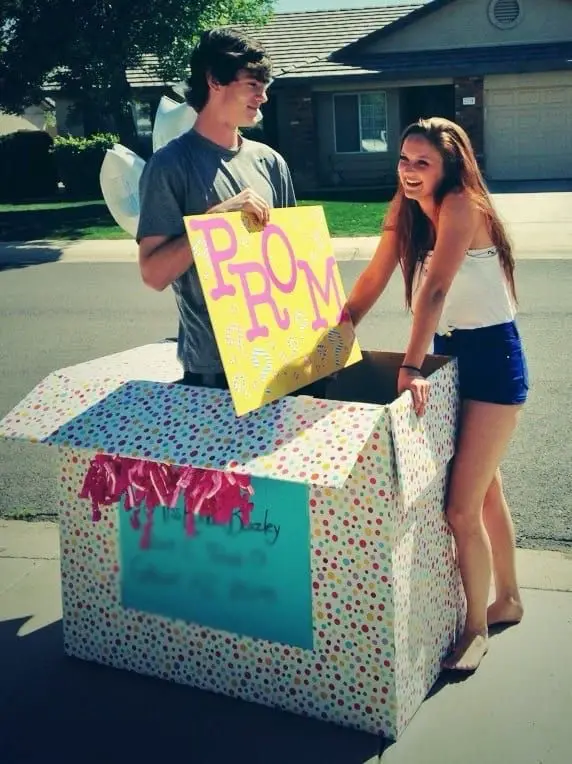 SURPRISE BOX PROMPOSAL