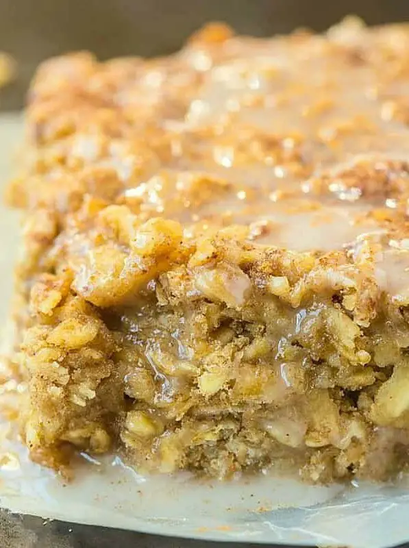 Healthy Sticky Cinnamon Roll Baked Oatmeal