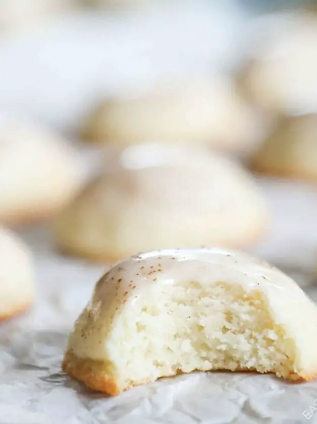 Butter Cookies with Cinnamon Glaze