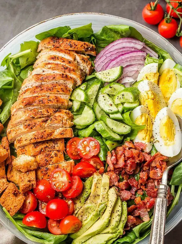 Spinach Salad with Chicken and Avocado