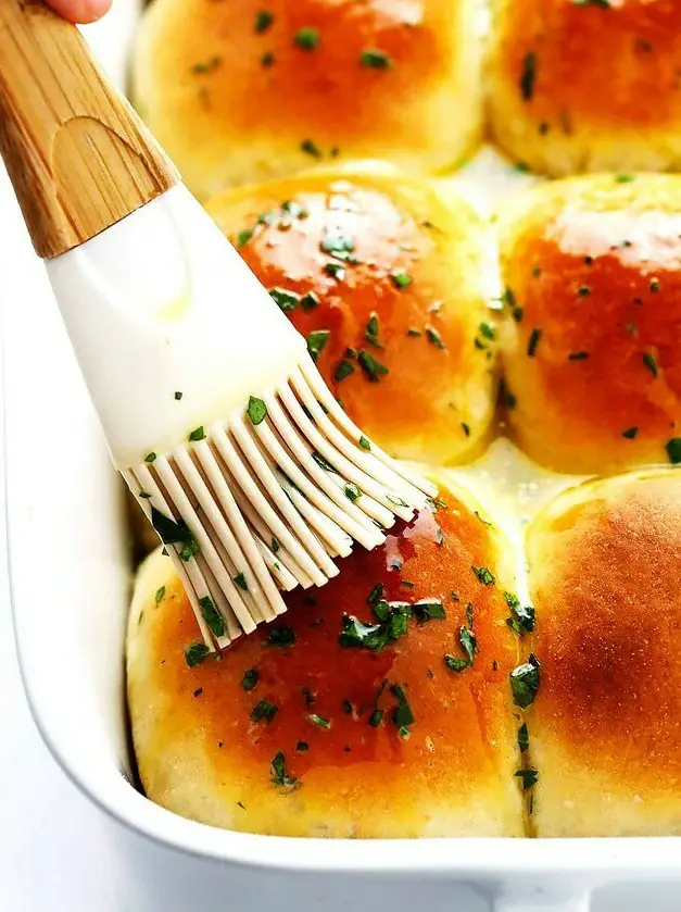 One Hour Rosemary Garlic Dinner Rolls