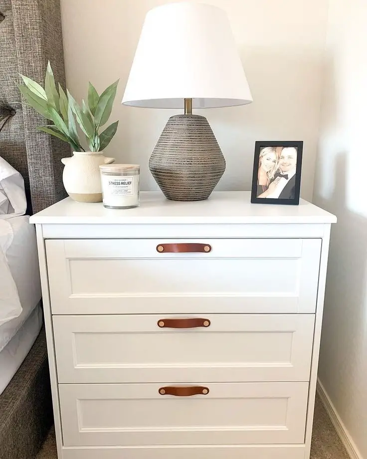 CLUTTER FREE NIGHTSTAND