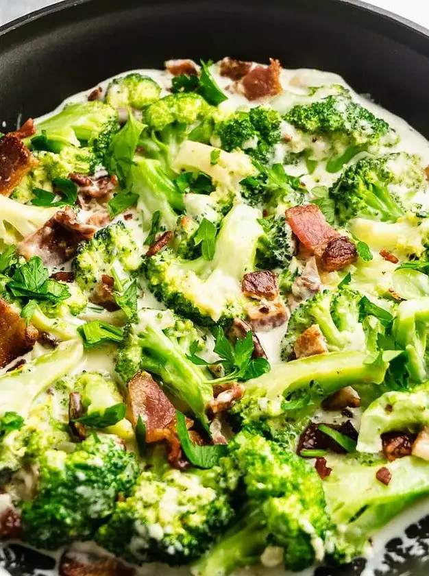 Creamy Garlic Keto Broccoli with Bacon