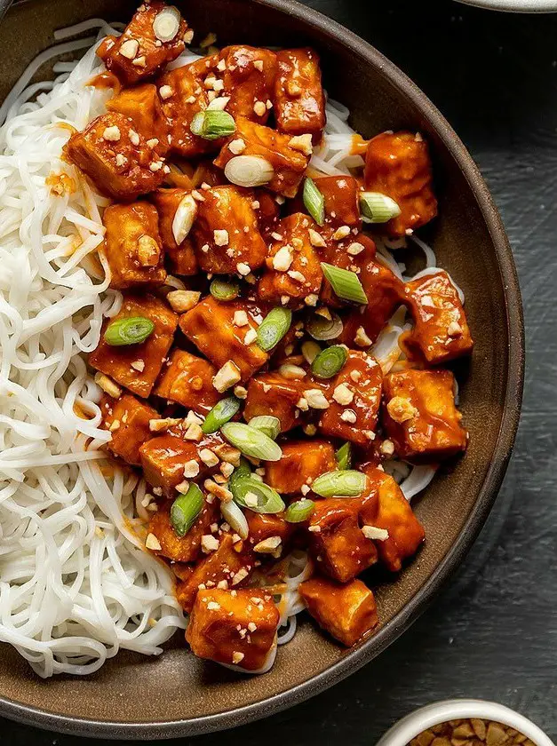 Baked Tofu with Spicy Peanut Sauce