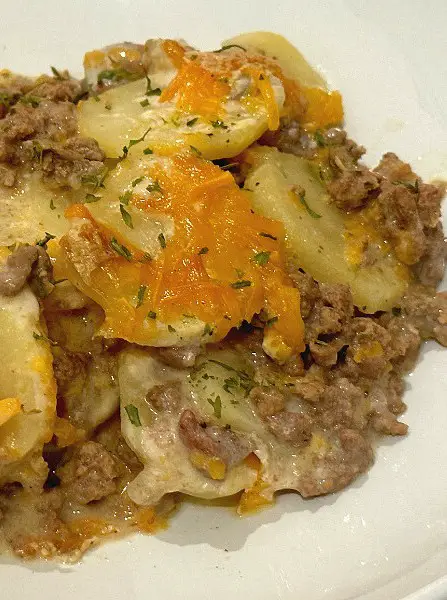 Slow Cooker Ground Beef and Potato Casserole