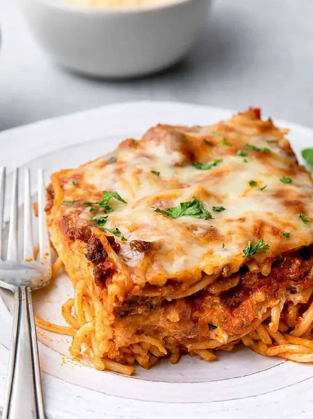 Baked Spaghetti Casserole with Ricotta Cheese