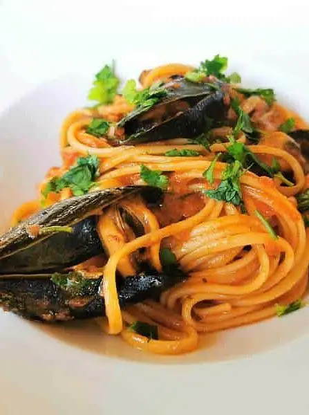 Spaghetti with Mussels alla Tarantina