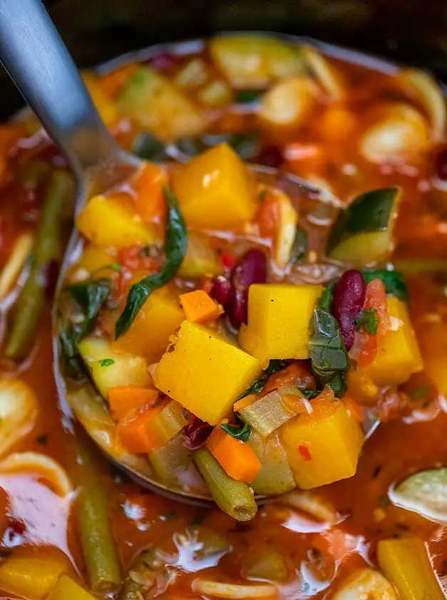 Slow Cooker Vegetarian Minestrone Soup