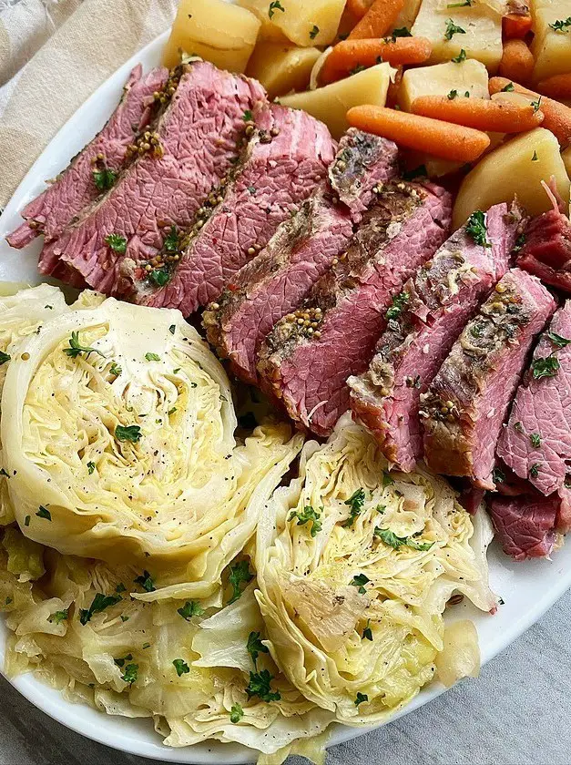 Slow Cooker Corned Beef and Cabbage