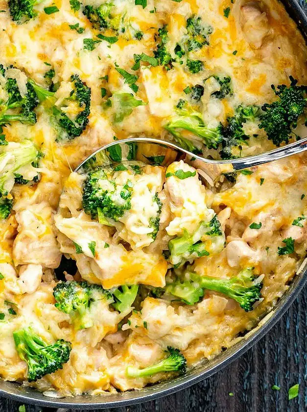 One Pot Cheesy Chicken Broccoli and Rice Casserole