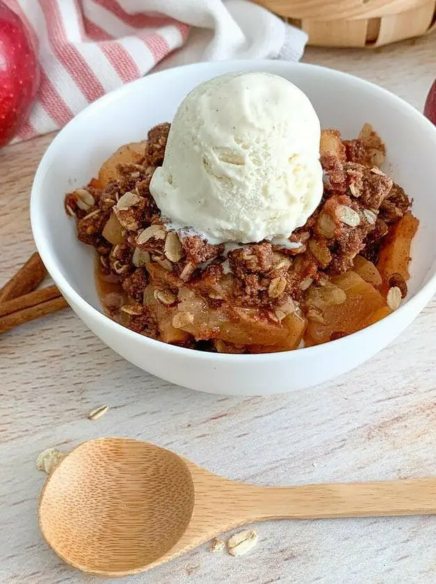 Warm Apple Crisp with Oats and Cinnamon