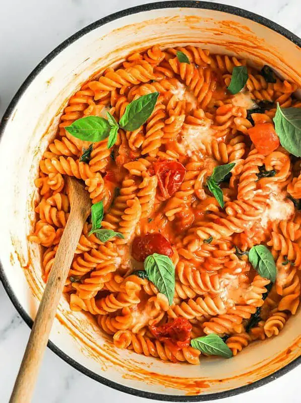 One Pot Pasta with Tomato & Mascarpone Sauce