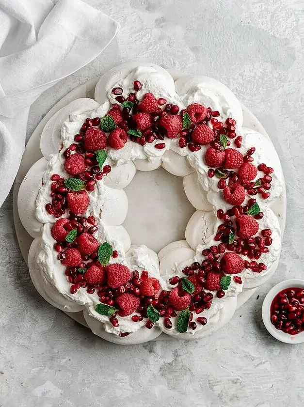 Pavlova Wreath